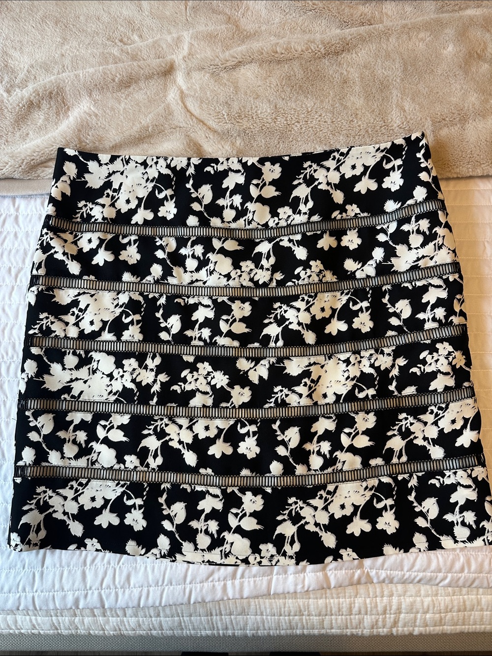 White House Black Market Black & White Floral Mini Skirt